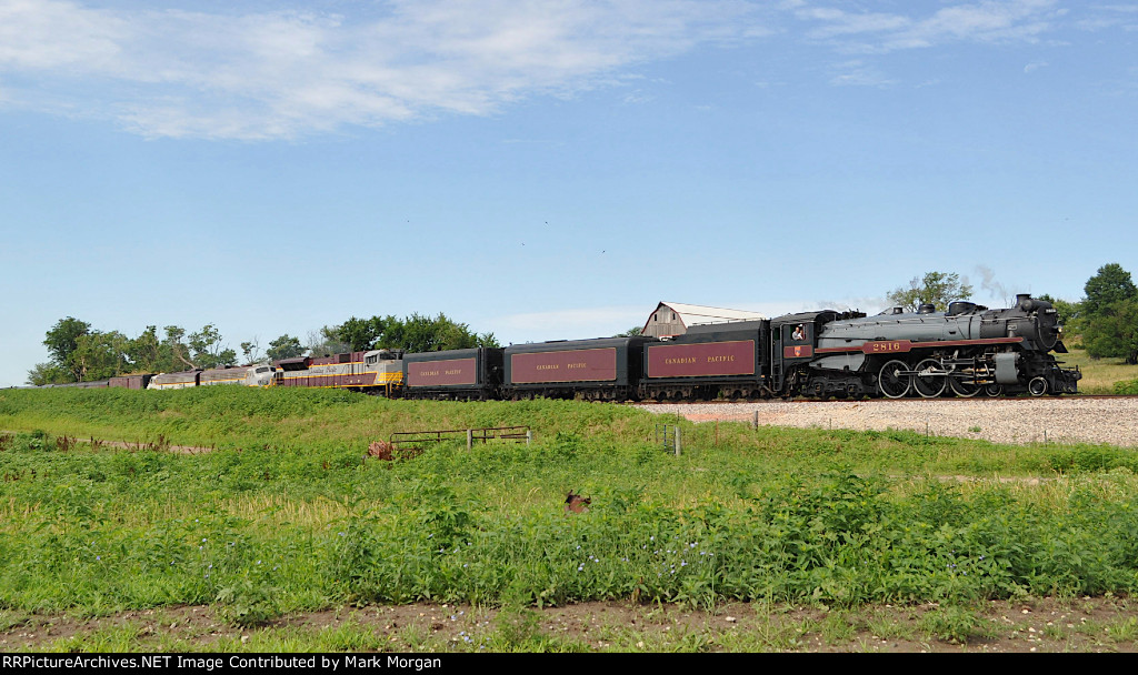 CPKC 4-6-4 2816 "Empress" 